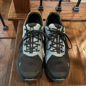 On cloud men’s tennis shoes